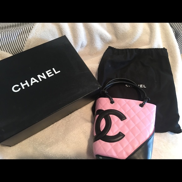 CHANEL Handbags - Chanel Petite Shopping Tote